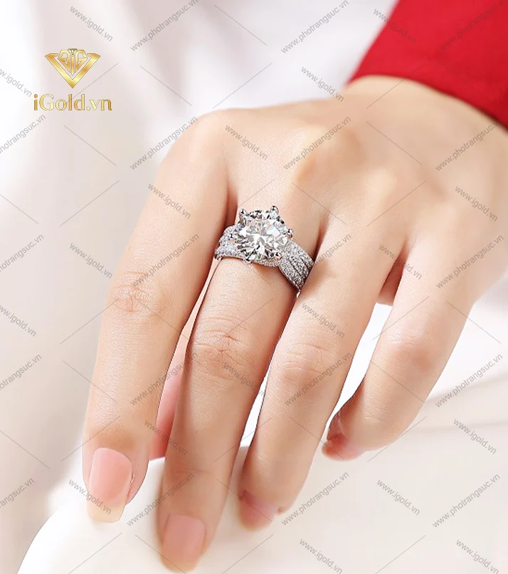 kim cương Lab-Grown và kim moissanite